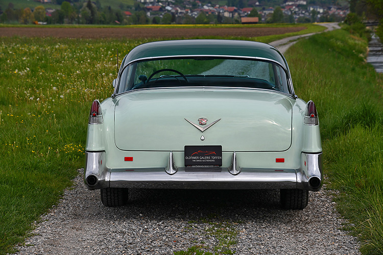 Cadillac Series 62 Coupé DeVille_05